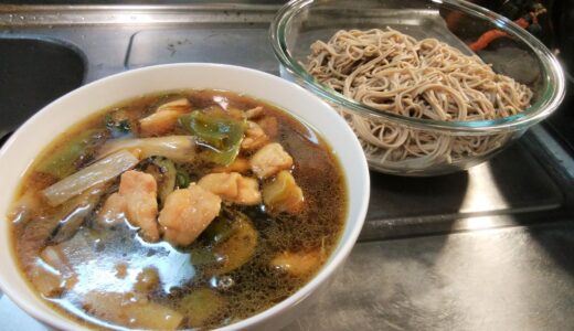 20220420　鶏ズッキーニ蕎麦　～ ズッキーニと麺つゆの相性は最高！！鶏肉とズッキーニで作る冷あつの蕎麦レシピ！！ ～