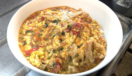 20250603　豚肉とトマトの卵あんかけ丼　～ 意外な組み合わせがおいしい。豚肉とトマトで作るあんかけ丼レシピ！！ ～